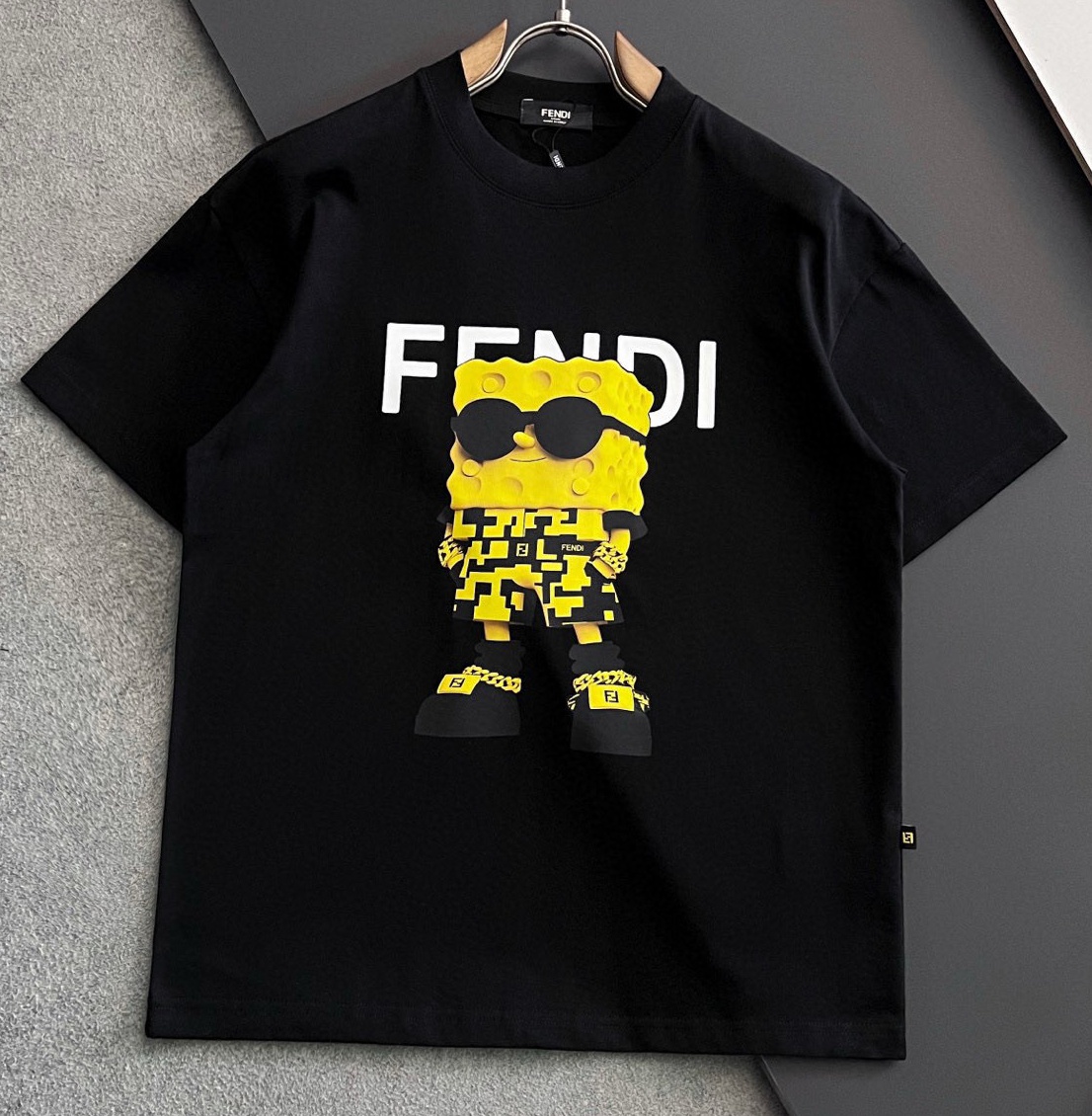 [홍콩명품,FENDI] 펜디2025 남성용  반팔티  FD545 YB 홍콩명품의류,구매대행,온라인명품