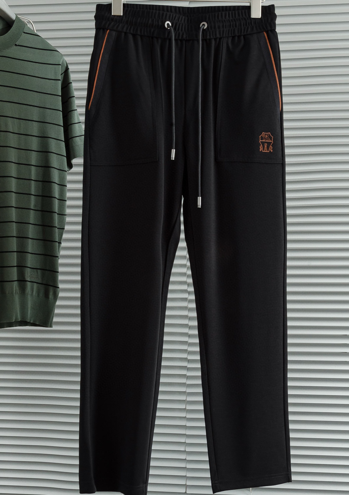 [홍콩명품.BRUNELLO CUCINELLI]브루넬로 쿠치넬리 2025 남성용 바지 BL1174 YB 홍콩명품의류,구매대행,온라인명품