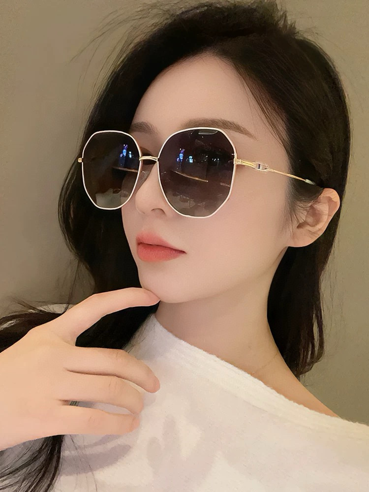 [홍콩명품.Christian Dior]크리스챤 디올  25SS 로고 연예인 여자 남자 선글라스 CD015 SG1-A 홍콩명품의류,구매대행,온라인명품