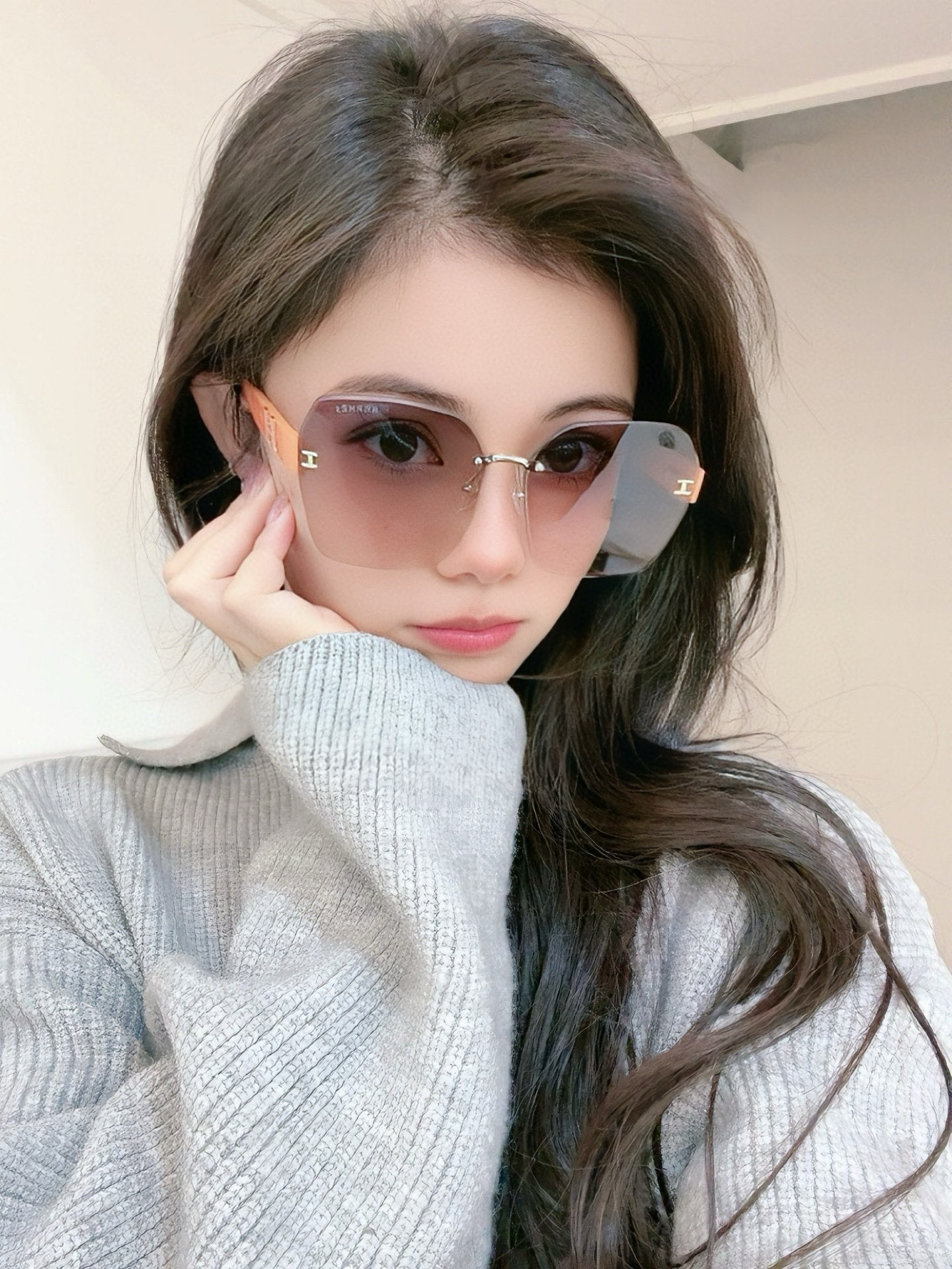 [홍콩명품.HERMES]에르메스  25SS 로고 연예인 여자 남자선글라스HM004 SG1-A 홍콩명품의류,구매대행,온라인명품