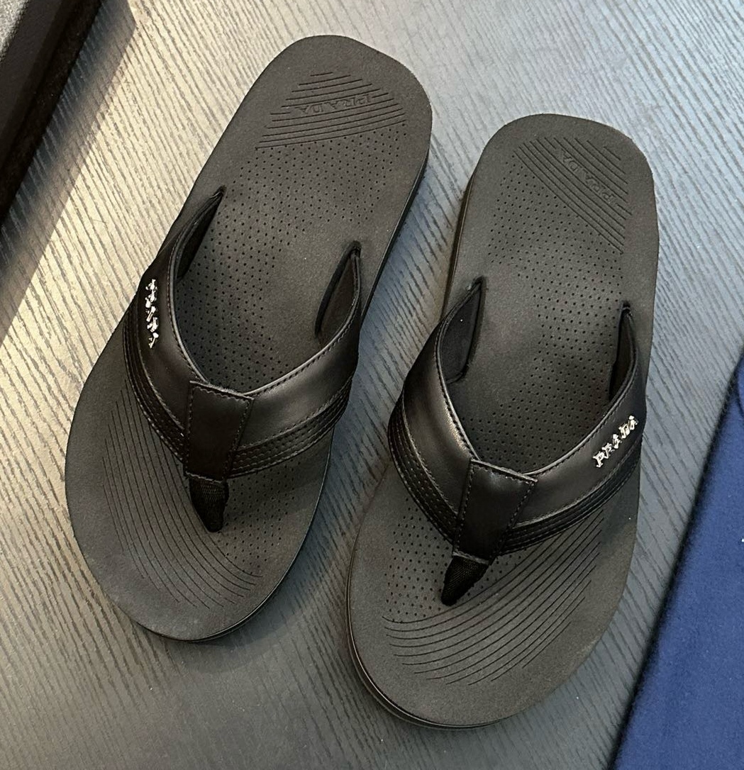 [홍콩명품.PRADA] 프라다 2025 남성용 슬리퍼 PD556 SH-E 홍콩명품의류,구매대행,온라인명품