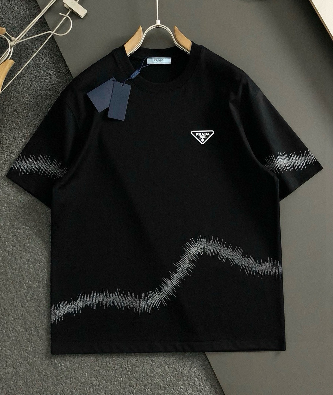 [홍콩명품.PRADA]프라다 2025 남성용 반팔 PD1331 YB 홍콩명품의류,구매대행,온라인명품