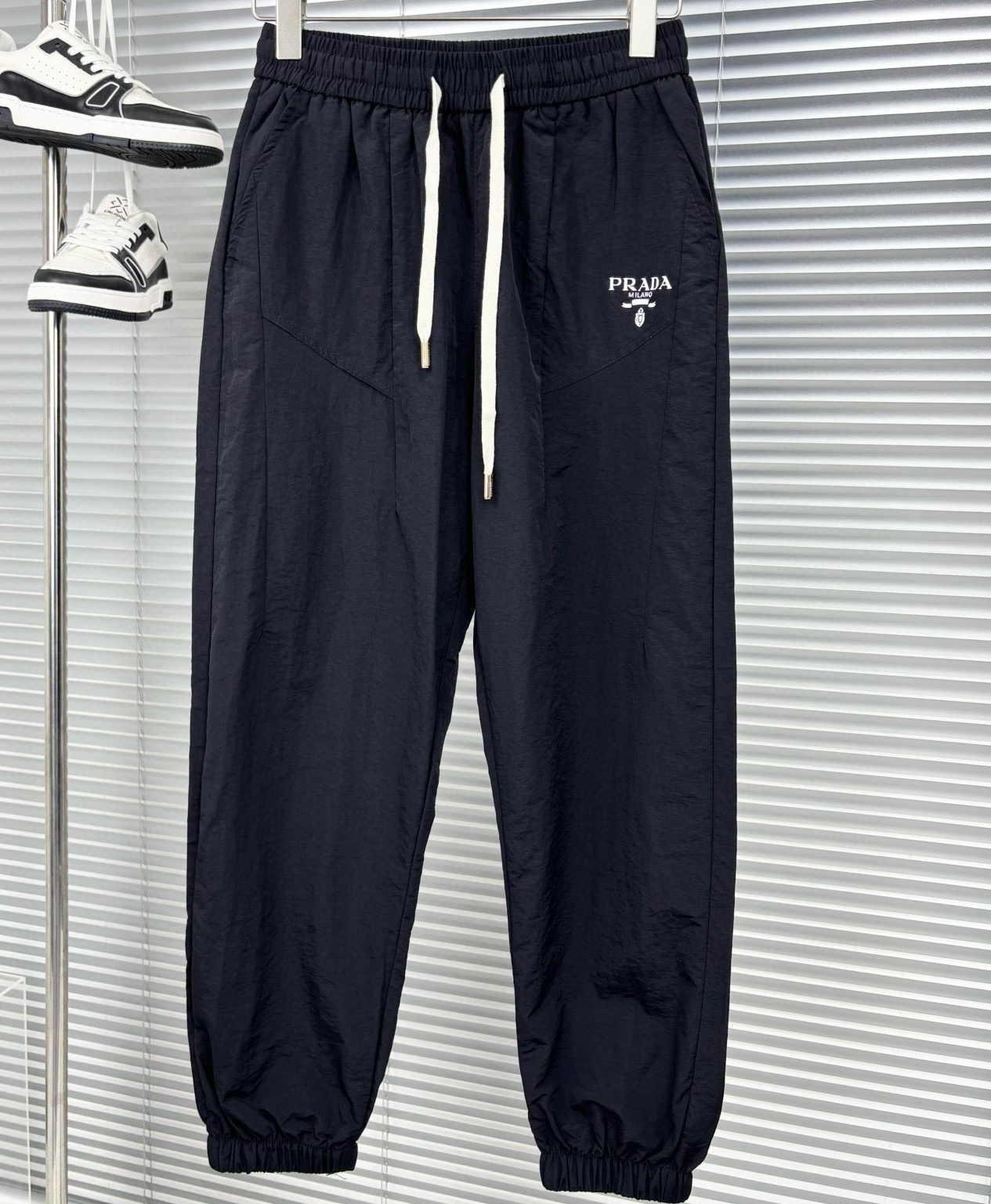 [홍콩명품.PRADA] 프라다 2025 남성용 바지 PD1341 PD 홍콩명품의류,구매대행,온라인명품