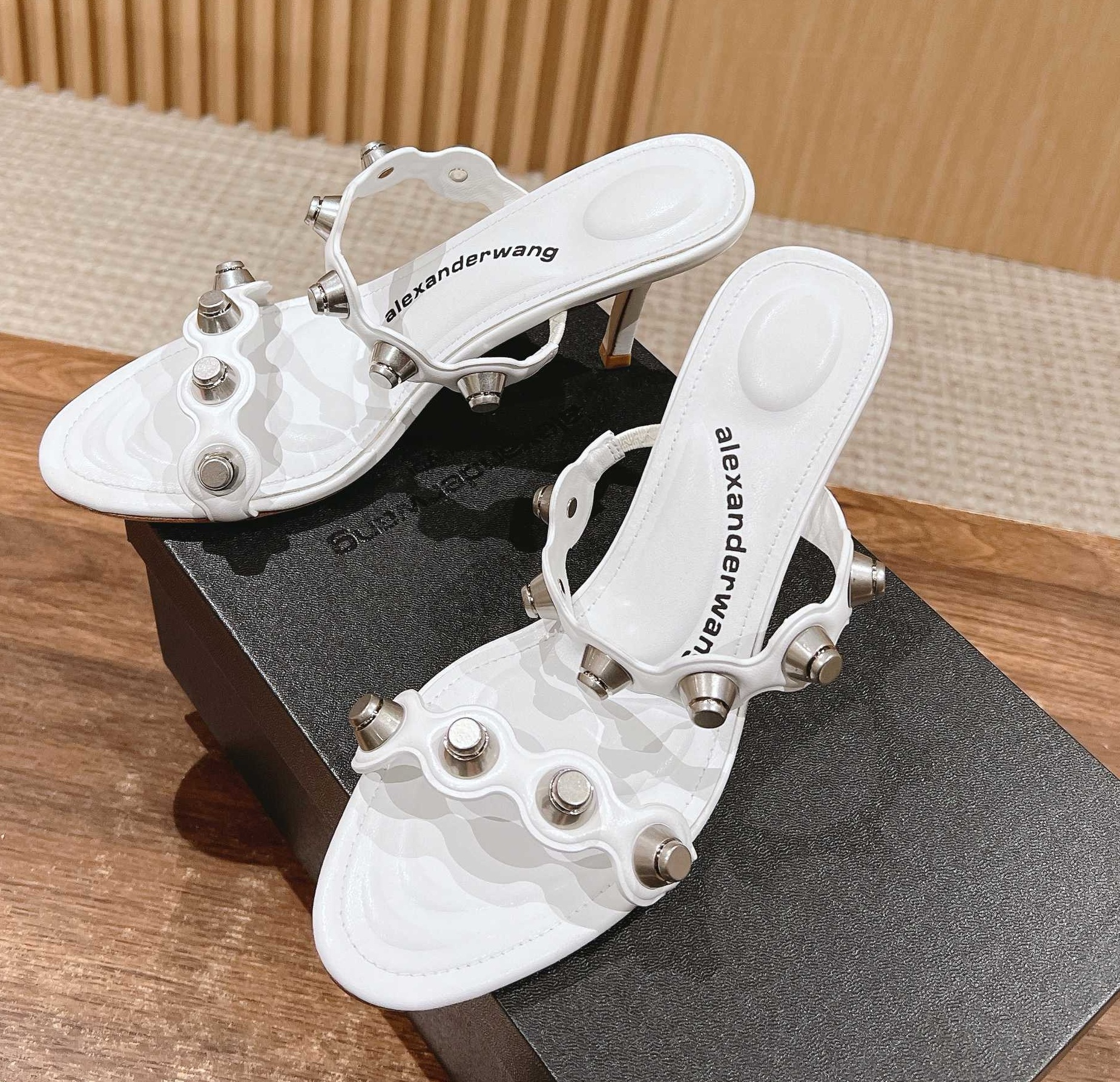 [홍콩명품.ALEXANDER WANG] 알렉산더 왕 2025 여성용 슬리퍼 WA5651 JS-A 홍콩명품의류,구매대행,온라인명품