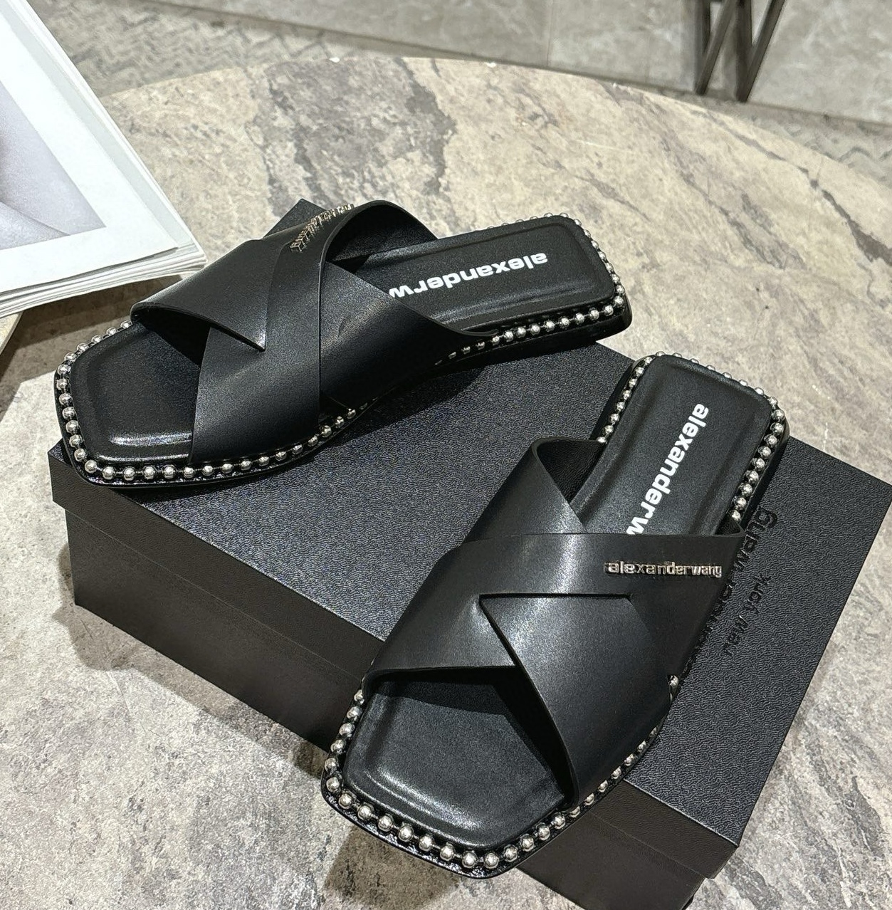 [홍콩명품.ALEXANDER WANG] 알렉산더 왕 2025 여성용 슬리퍼 WA5693 JS-A 홍콩명품의류,구매대행,온라인명품