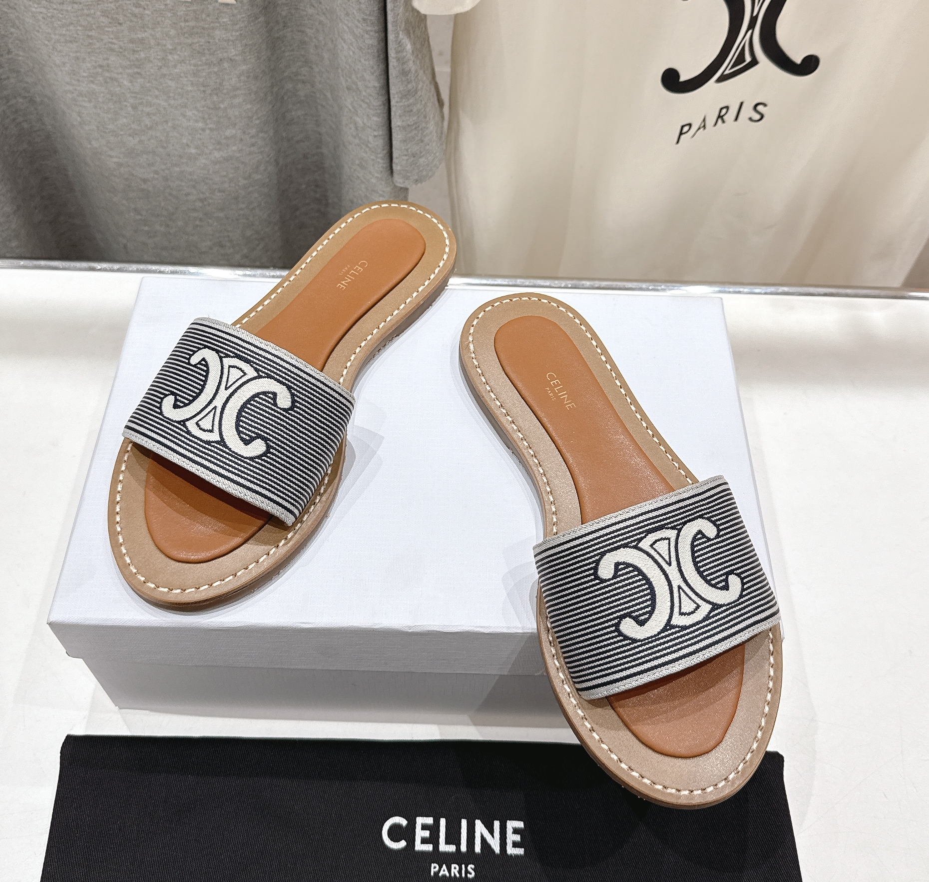 [홍콩명품.CELINE] 셀린느 2025 여성용 슬리퍼 WA5695 JS-A 홍콩명품의류,구매대행,온라인명품