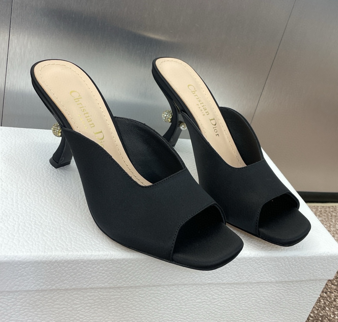 [홍콩명품.Christian Dior ] 크리스챤 디올 2025 여성용 슬리퍼 WA5705 JS-A 홍콩명품의류,구매대행,온라인명품