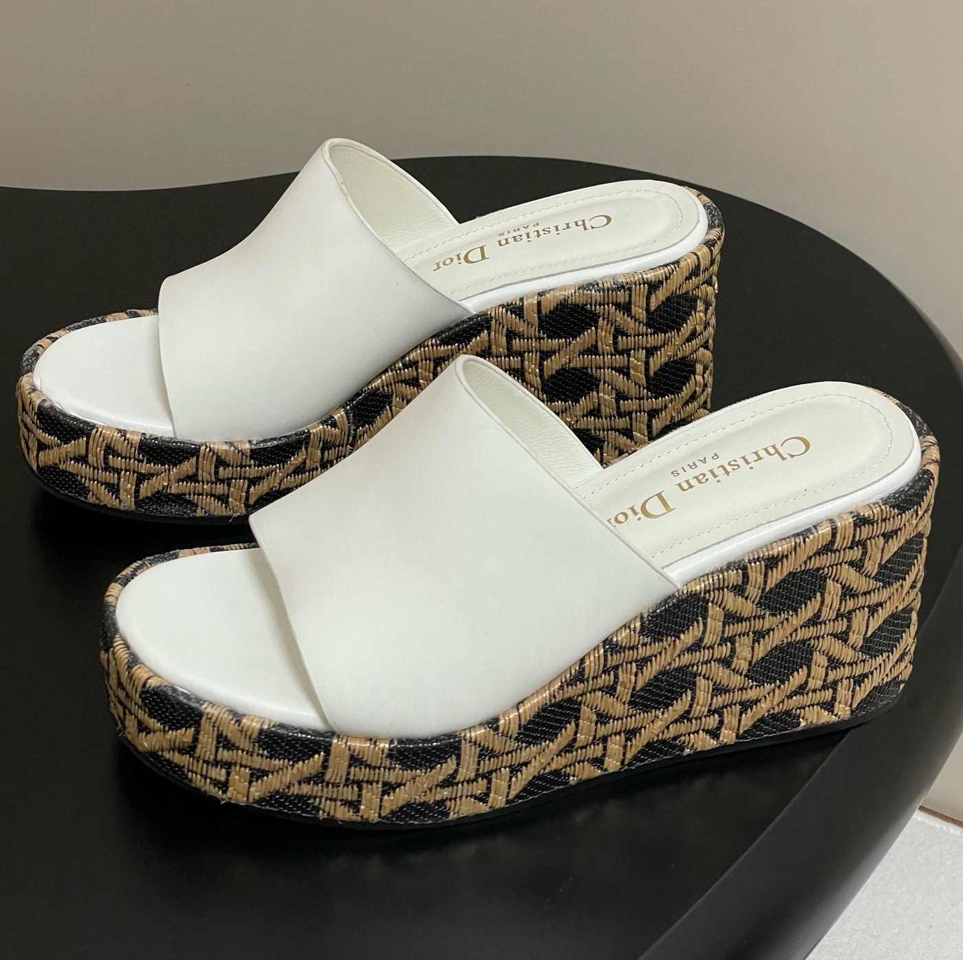 [홍콩명품.Christian Dior ] 크리스챤 디올 2025 여성용 슬리퍼 WA5707 JS-A 홍콩명품의류,구매대행,온라인명품