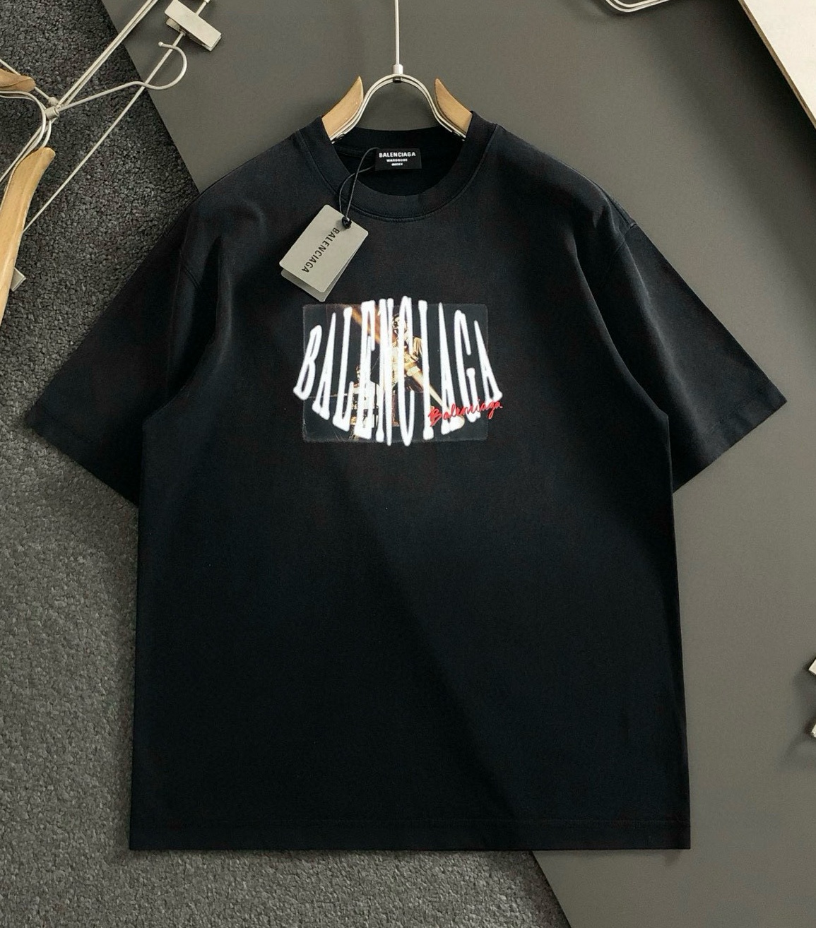 [홍콩명품.BALENCIAGA]발렌시아가 2025 남성용 반팔티 BL1230 YB 2컬러 홍콩명품의류,구매대행,온라인명품