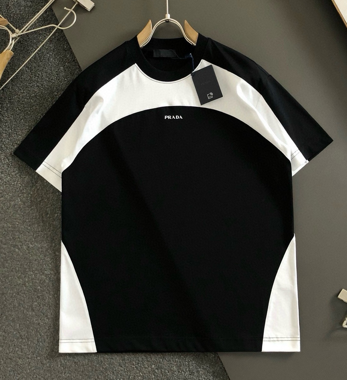 [홍콩명품.PRADA] 프라다 2025 남성용 반팔 PD1354 YB  홍콩명품의류,구매대행,온라인명품