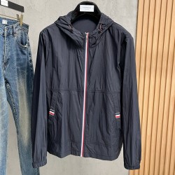 [홍콩명품.THOM BROWNE ] 톰 브라운 2025 남성용 바람막이 자켓 TB1211 PD 홍콩명품의류,구매대행,온라인명품