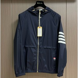 [홍콩명품.THOM BROWNE ] 톰 브라운 2025 남성용 바람막이 자켓 TB1214 PD 홍콩명품의류,구매대행,온라인명품