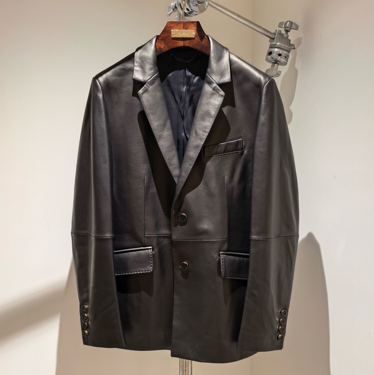 [홍콩명품.LOUIS VUITTON] 루이비통 2025 남성용 양가죽자켓 LV1942 HD 홍콩명품의류,구매대행,온라인명품