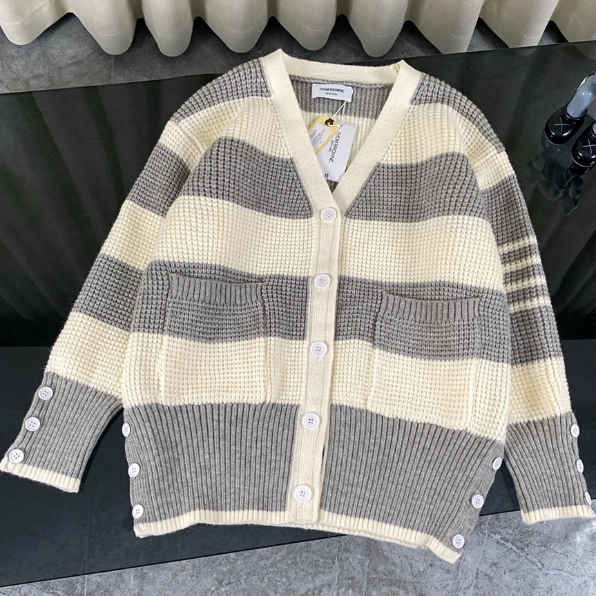 [홍콩명품.THOM BROWNE ] 톰 브라운 2025 남성용 니트 가디건  TB1238 ZW 홍콩명품의류,구매대행,온라인명품