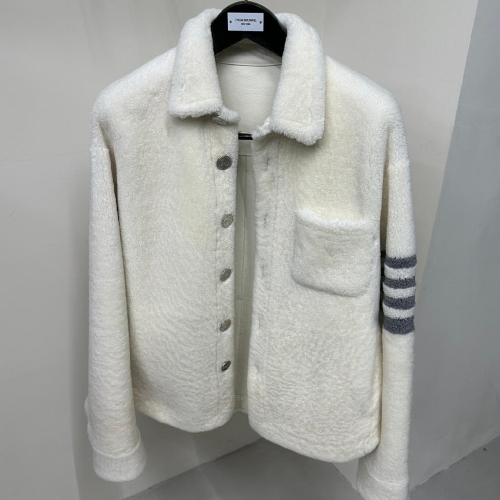 [홍콩명품.THOM BROWNE ] 톰 브라운 2025 남성용 모피일체 양가죽코트 TB1262 YB 홍콩명품의류,구매대행,온라인명품