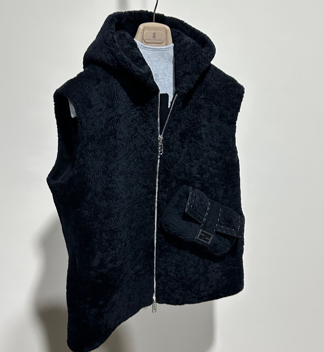 [홍콩명품,FENDI] 펜디 2025 남성용 모피일체 양가죽조끼 FD613 HD 홍콩명품의류,구매대행,온라인명품