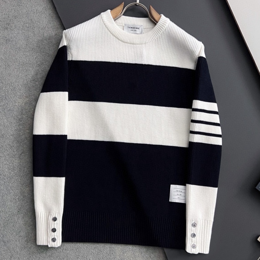 [홍콩명품.THOM BROWNE ] 톰 브라운 2025 남성용 니트 풀오버 TB1310 YB 홍콩명품의류,구매대행,온라인명품