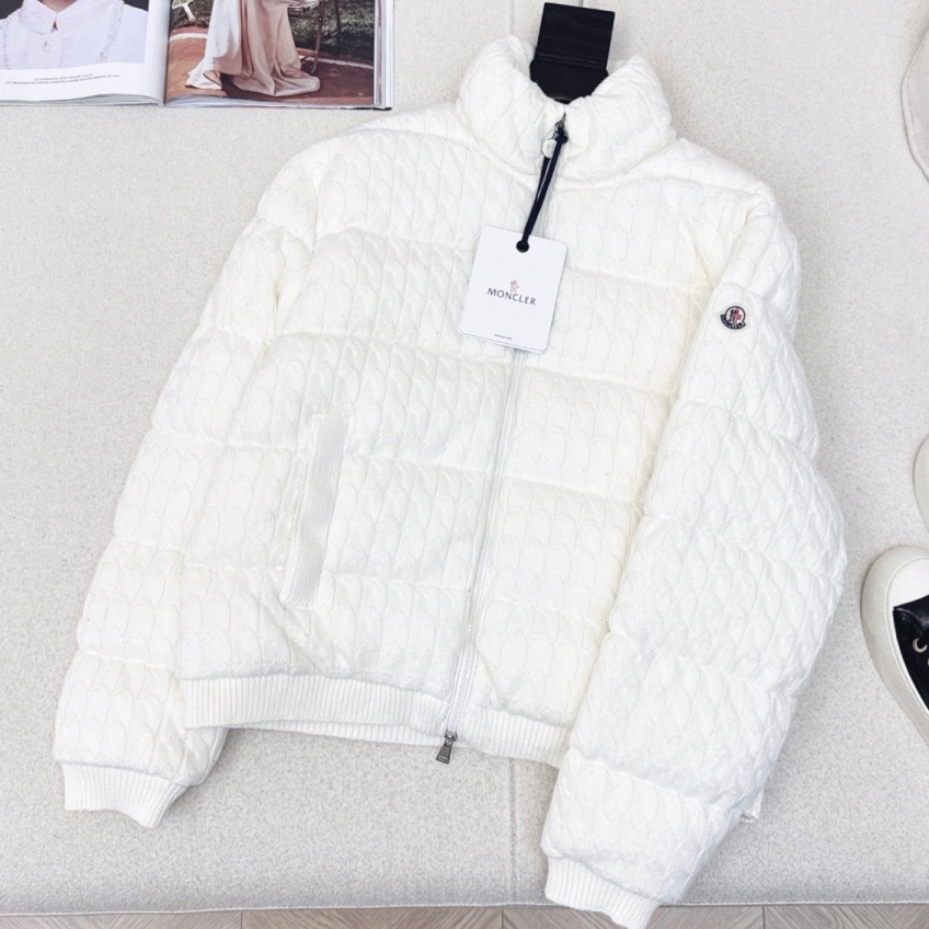 [홍콩명품.MONCLER] 몽클레어 2025 여성 구스다운 패딩 WA6044 JS  홍콩명품의류,구매대행,온라인명품