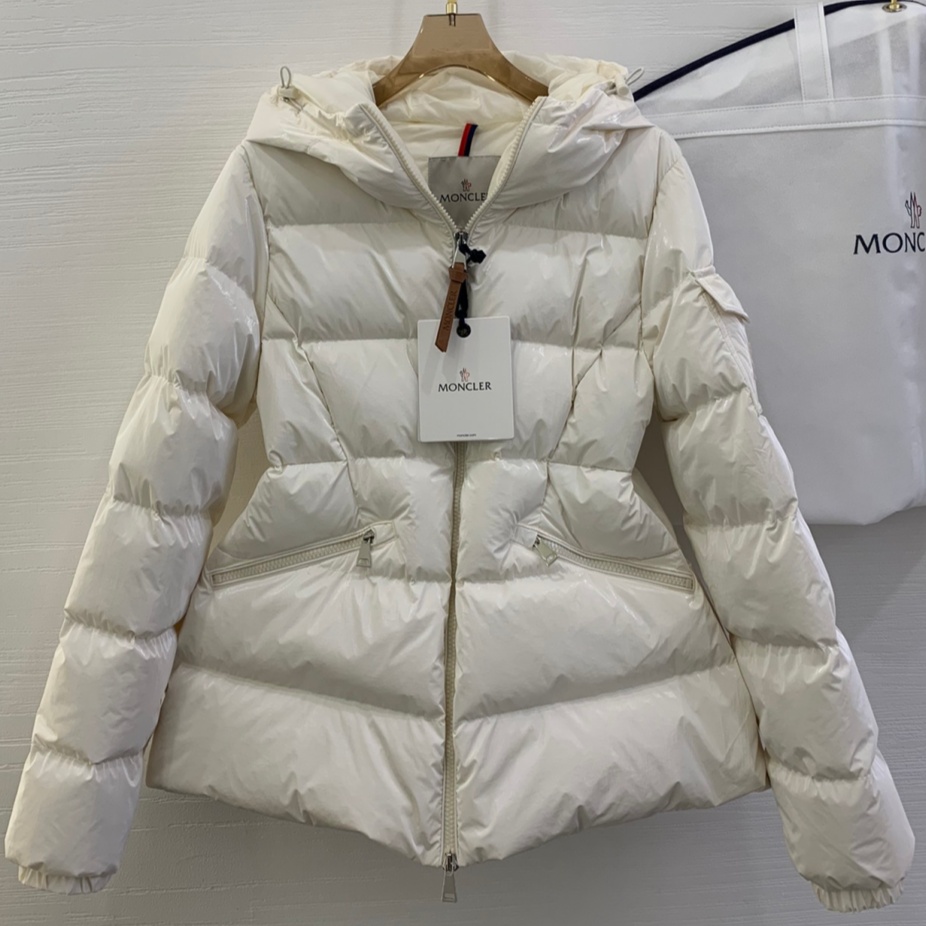 [홍콩명품.MONCLER] 몽클레어 2025 여성 구스다운 패딩 WA6046 JS  홍콩명품의류,구매대행,온라인명품