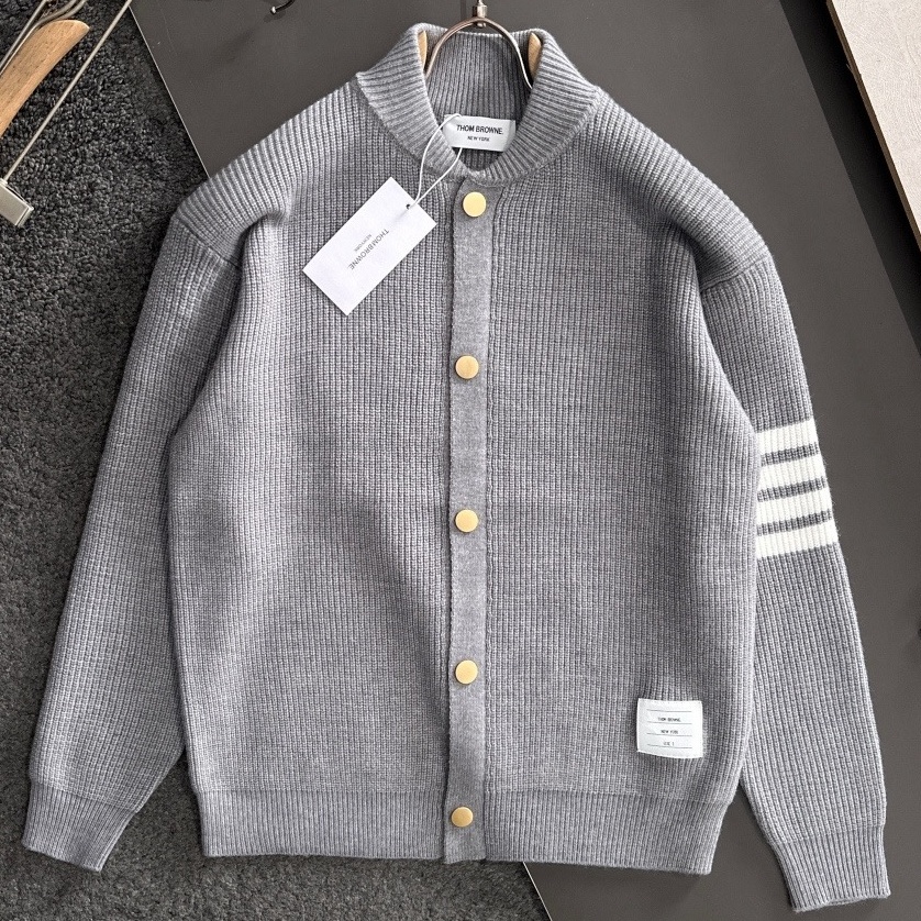 [홍콩명품.THOM BROWNE ] 톰 브라운 2025 남성용 울혼방 가디건 TB1330 PD 홍콩명품의류,구매대행,온라인명품