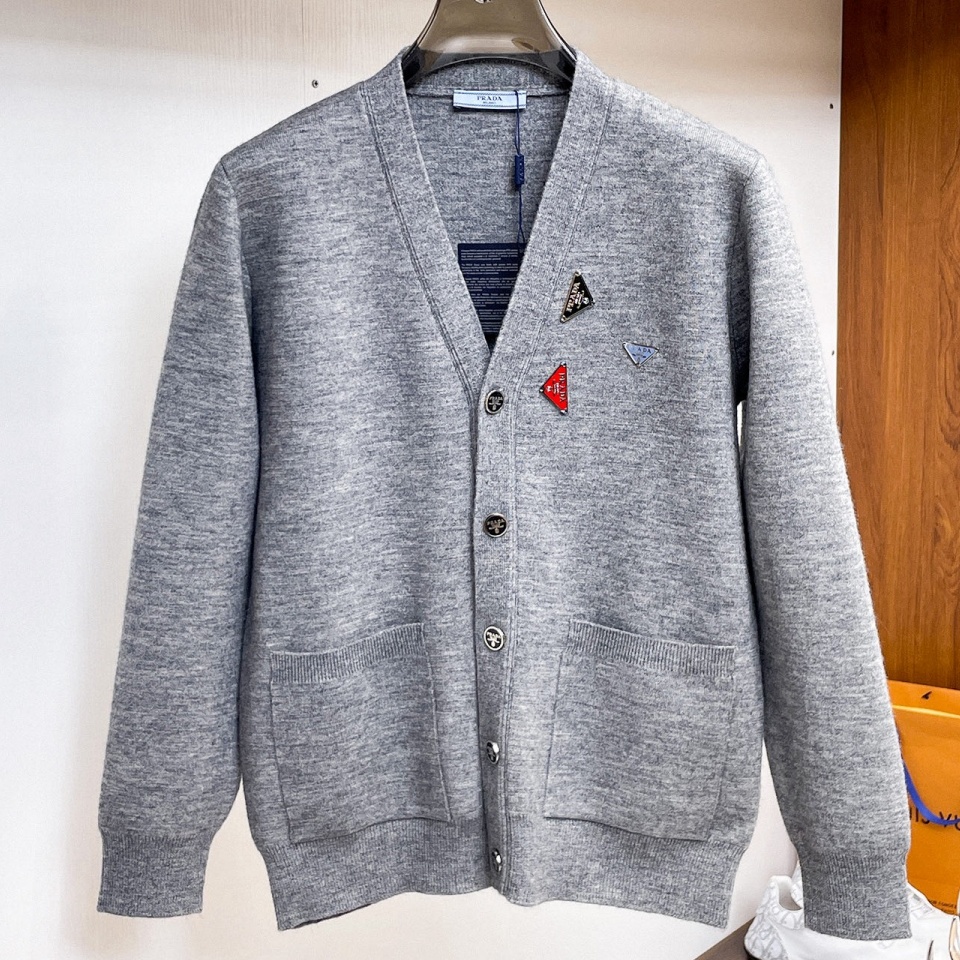 [홍콩명품.PRADA] 프라다 2025 남성용 울혼방 가디건 PD1574 PD 홍콩명품의류,구매대행,온라인명품