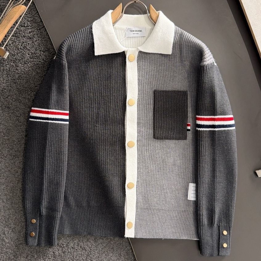 [홍콩명품.THOM BROWNE ] 톰 브라운 2025 남성용 울가디건 TB1341 PD 홍콩명품의류,구매대행,온라인명품