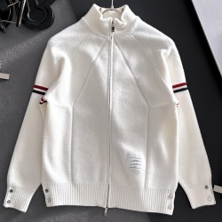 [홍콩명품.THOM BROWNE ] 톰 브라운 2025 남성용 울가디건 TB1350 PD 홍콩명품의류,구매대행,온라인명품