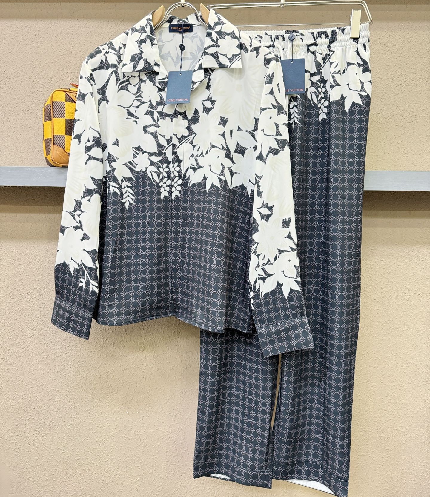 [홍콩명품.LOUIS VUITTON] 루이비통 25SS 실크잠옷세트 LV2386 PD  홍콩명품의류,구매대행,온라인명품