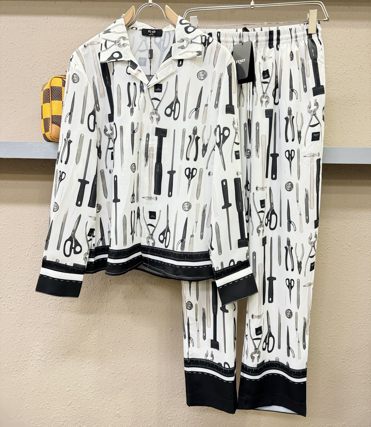 [홍콩명품,FENDI] 펜디 2025 남성용 실크잠옷세트 FD667 PD 홍콩명품의류,구매대행,온라인명품