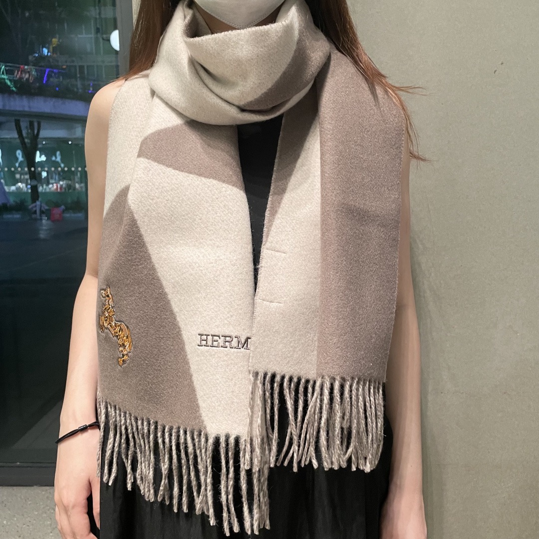 [홍콩명품.HERMES] 에르메스 2025 남여공용 캐시미어 스카프 SN1094 SG1 홍콩명품의류,구매대행,온라인명품