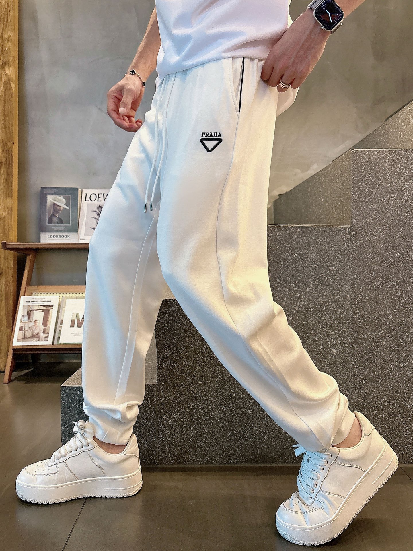 [홍콩명품.PRADA] 프라다 2025 남성용 추리닝바지  PD1588 PD 홍콩명품의류,구매대행,온라인명품