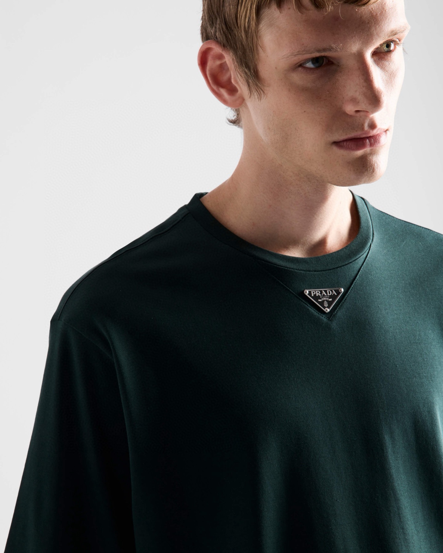 [홍콩명품.PRADA] 프라다 2026 남성용 반팔티 PD1735 PD 홍콩명품의류,구매대행,온라인명품