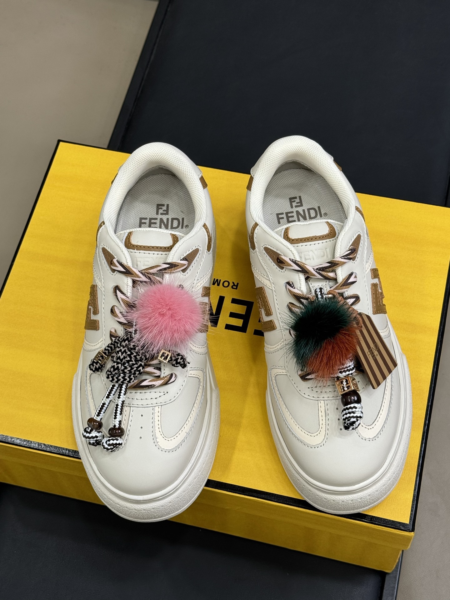 [홍콩명품,FENDI] 펜디 2026 여성용 스니커즈 운동화 WA6106 DN 홍콩명품의류,구매대행,온라인명품