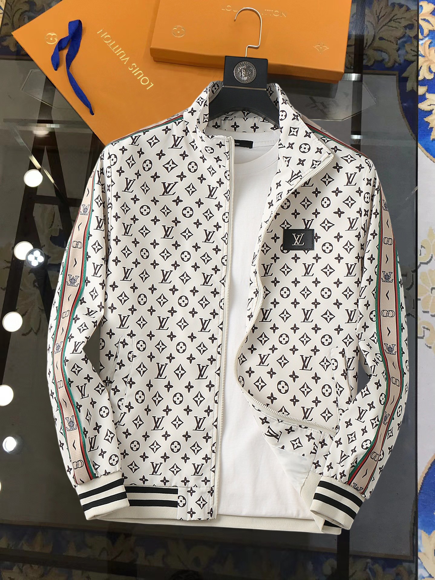 [홍콩명품.LOUIS VUITTON] 루이비통 2026 남성용 바람막이자켓 LV2946 PD 2컬러 홍콩명품의류,구매대행,온라인명품