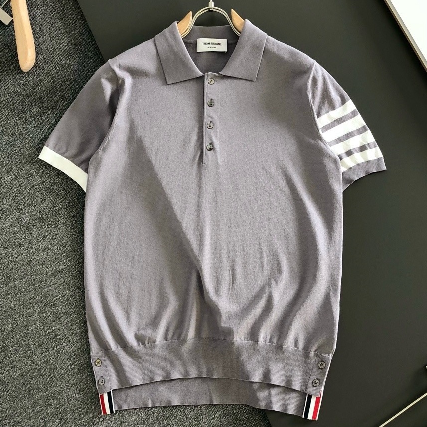 [홍콩명품.THOM BROWNE ] 톰 브라운 2026 남성용 니트반팔 TB1444 PD 홍콩명품의류,구매대행,온라인명품