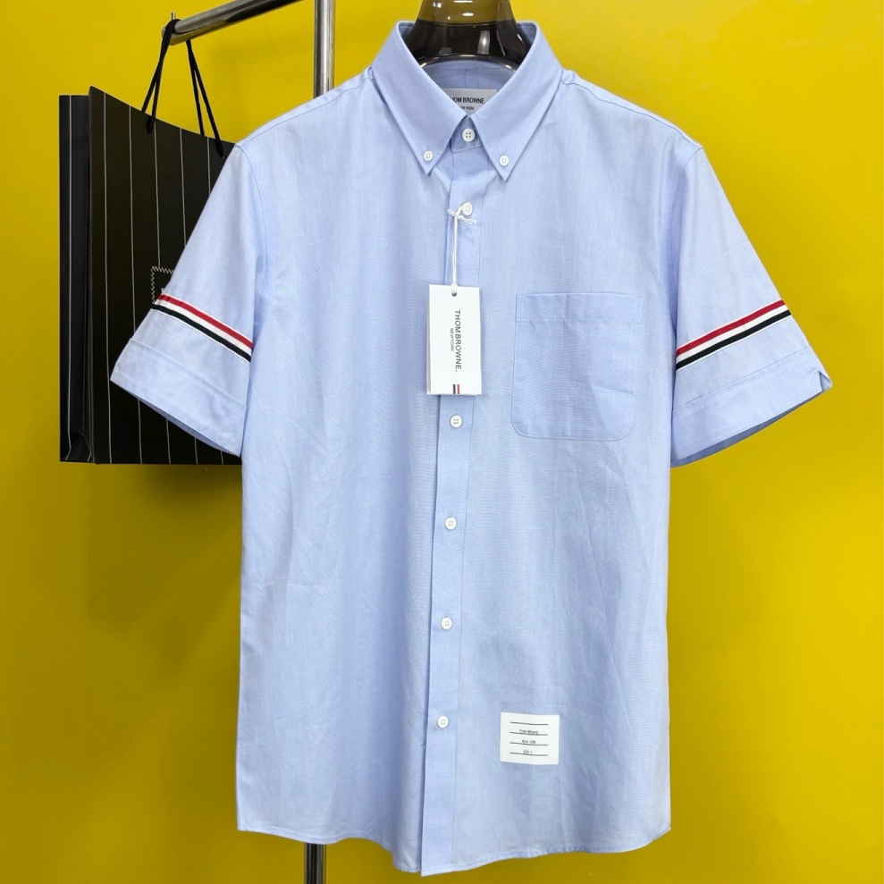 [홍콩명품.THOM BROWNE ] 톰 브라운 2026 남성용 반팔셔츠 TB1457 YB 홍콩명품의류,구매대행,온라인명품