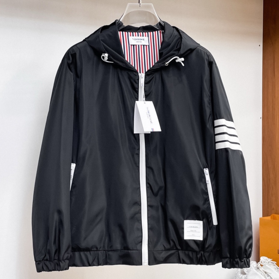 [홍콩명품.THOM BROWNE ] 톰 브라운 2026 남성용 바람막이자켓 TB1470 PD 홍콩명품의류,구매대행,온라인명품