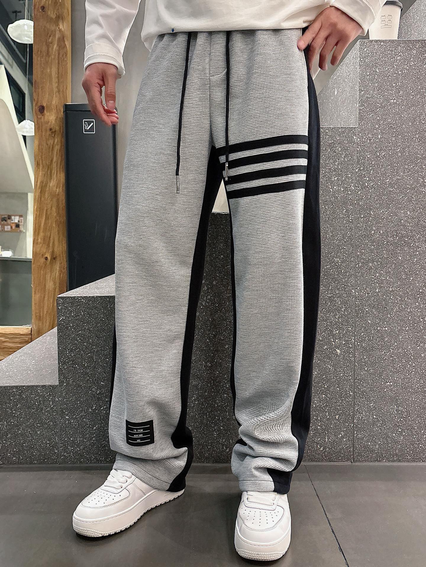 [홍콩명품.THOM BROWNE ] 톰 브라운 2026 남성용 추리닝바지 TB1493 PD 홍콩명품의류,구매대행,온라인명품