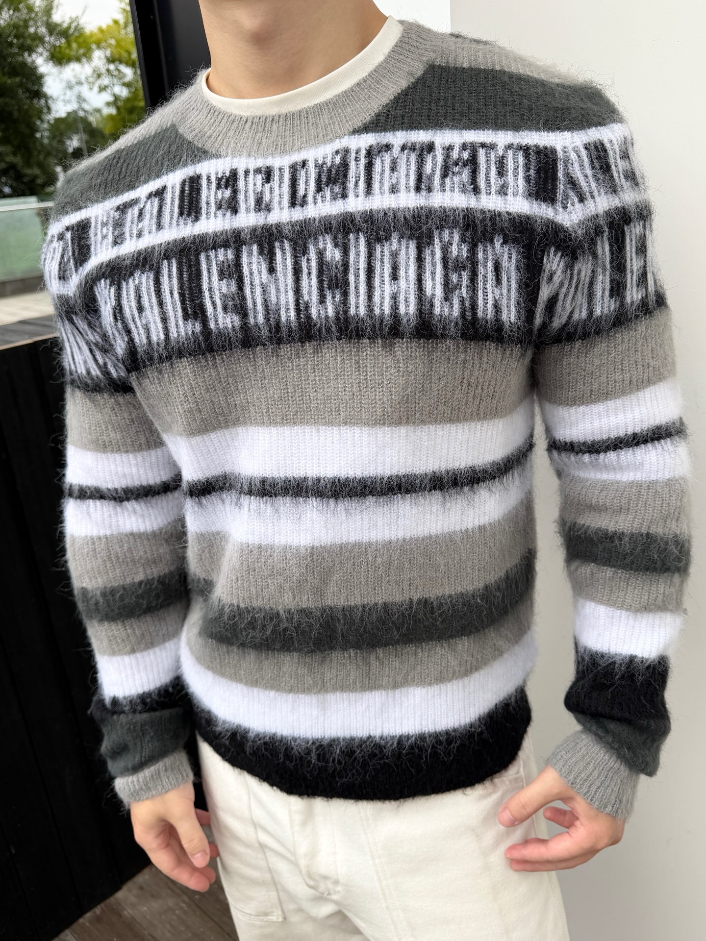 [홍콩명품.BALENCIAGA] 발렌시아가 2026 남성용 모헤어 니트풀오버 BL1551 PD 홍콩명품의류,구매대행,온라인명품