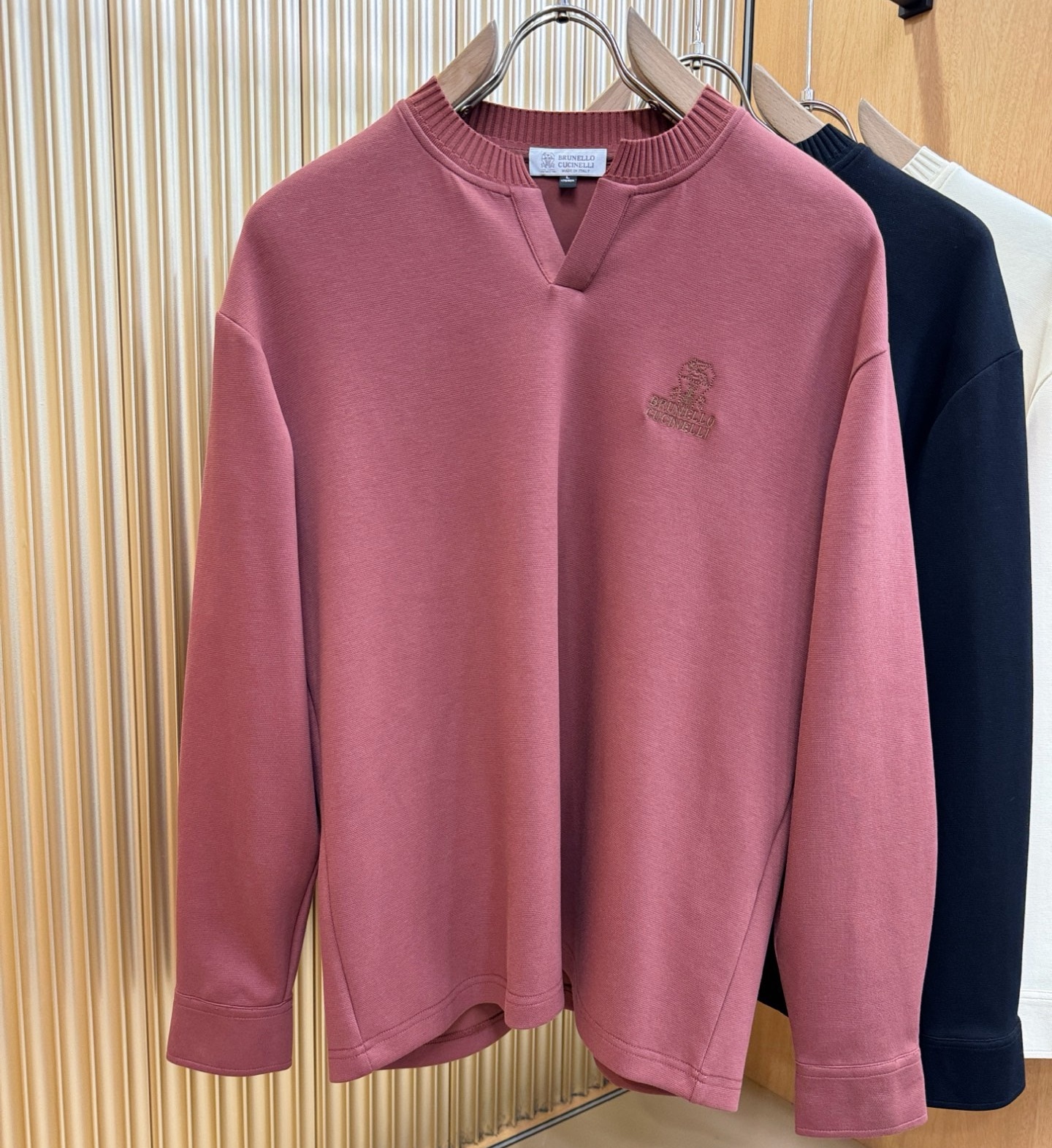 [홍콩명품.BRUNELLO CUCINELLI]브루넬로 쿠치넬리 2026 남성용 긴팔티 BL1819 PD 홍콩명품의류,구매대행,온라인명품