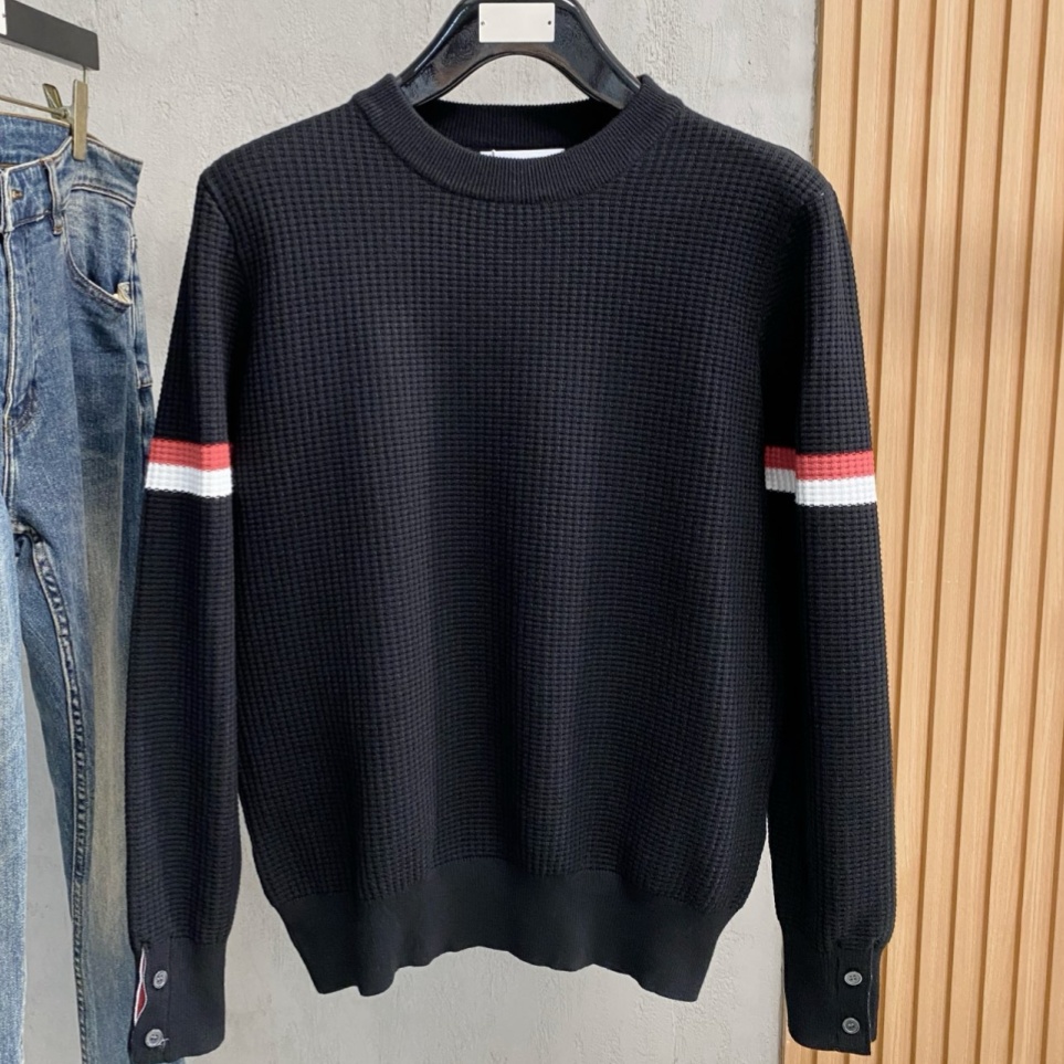 [홍콩명품.THOM BROWNE ] 톰 브라운 2026 남성용 니트풀오버 TB1556 PD 홍콩명품의류,구매대행,온라인명품