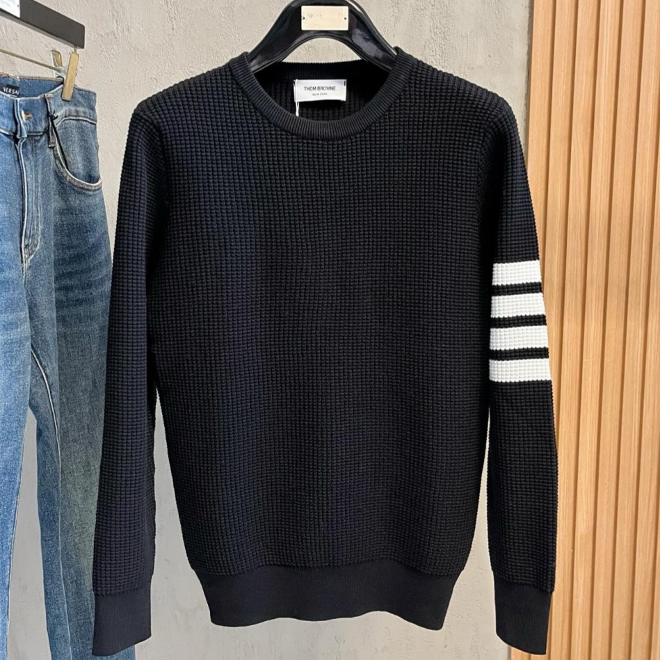 [홍콩명품.THOM BROWNE ] 톰 브라운 2026 남성용 니트풀오버 TB1561 PD 홍콩명품의류,구매대행,온라인명품