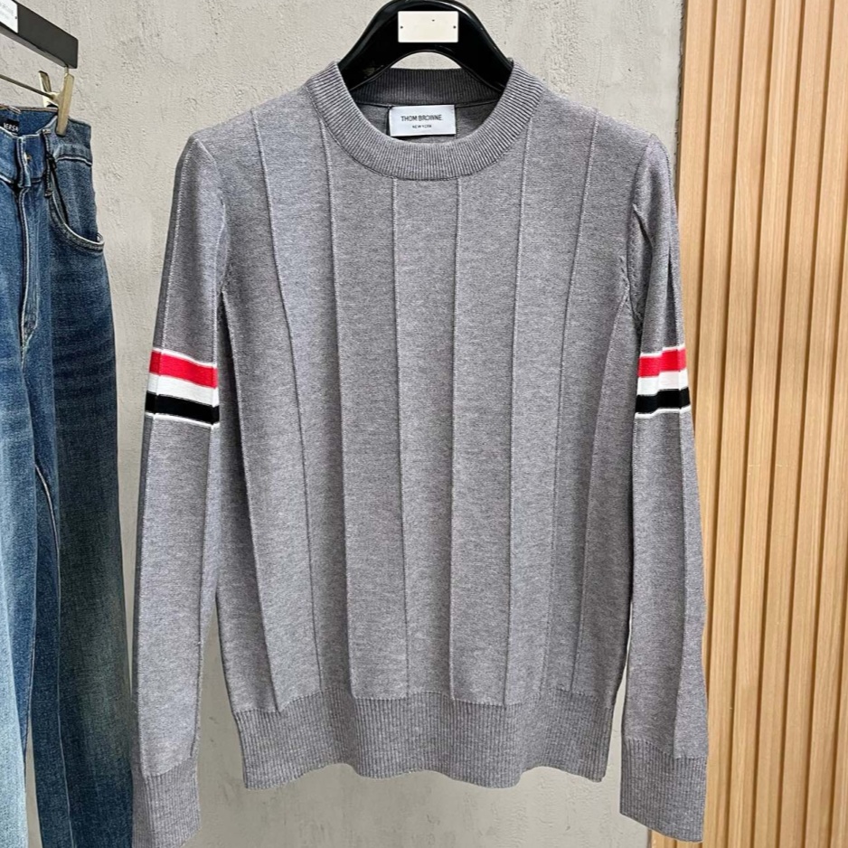 [홍콩명품.THOM BROWNE ] 톰 브라운 2026 남성용 니트풀오버 TB1563 PD 홍콩명품의류,구매대행,온라인명품
