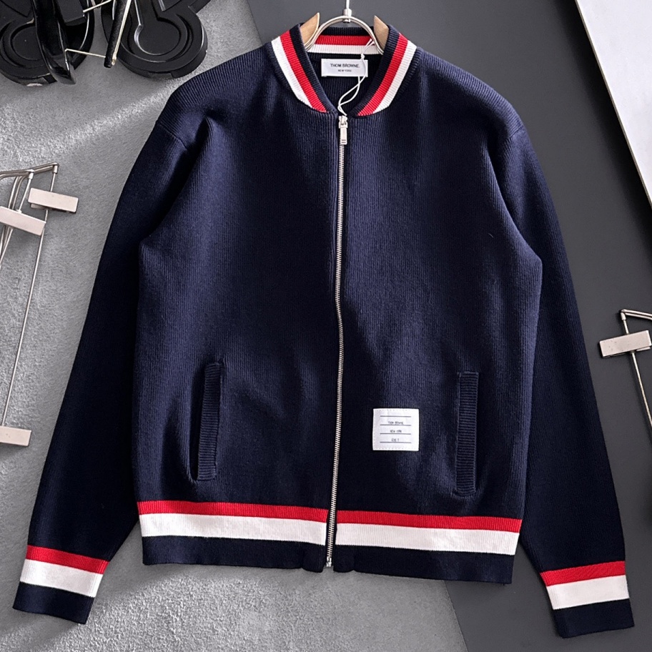 [홍콩명품.THOM BROWNE ] 톰 브라운 2026 남성용 니트가디건자켓 TB1577 PD 홍콩명품의류,구매대행,온라인명품