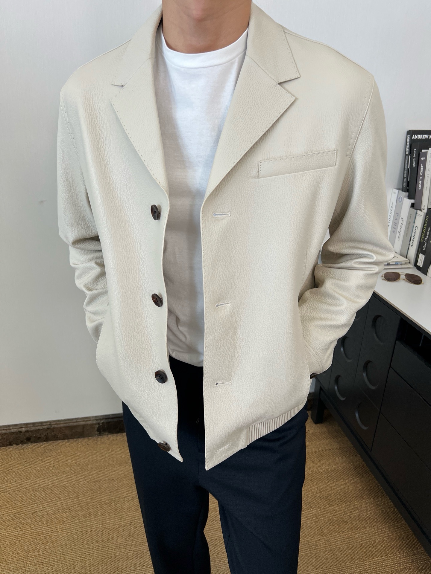 [홍콩명품.BERLUTI]벨루티 2026 남성용 벨루티 로고 레더 가죽 카라 자켓 BL180 HD 홍콩명품의류,구매대행,온라인명품