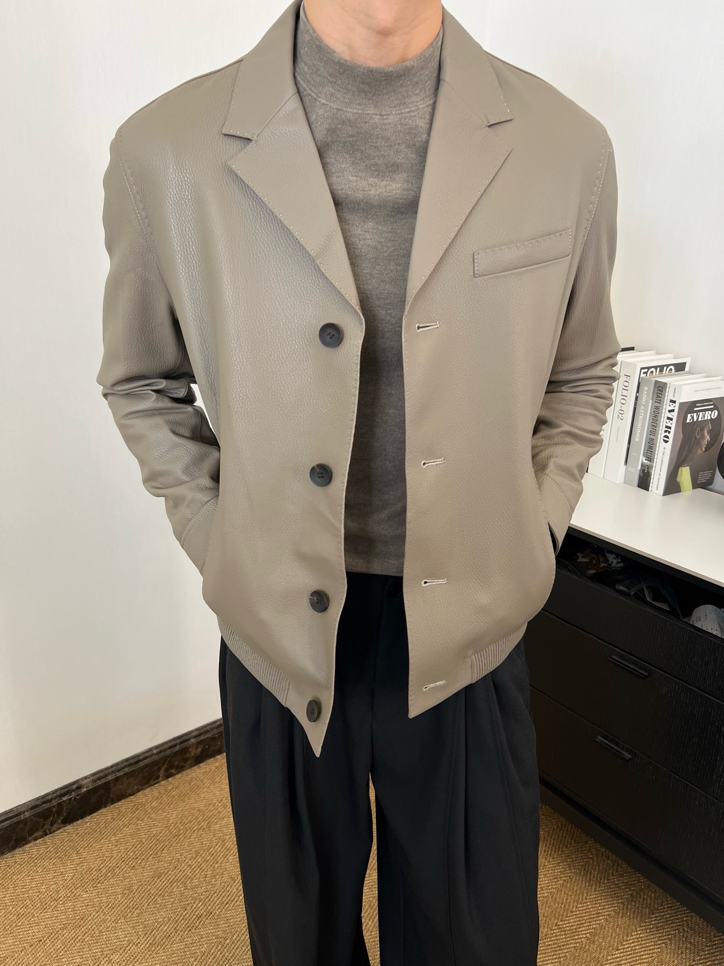 [홍콩명품.BERLUTI]벨루티 2026 남성용 벨루티 로고 레더 가죽 카라 자켓 BL182 HD 홍콩명품의류,구매대행,온라인명품
